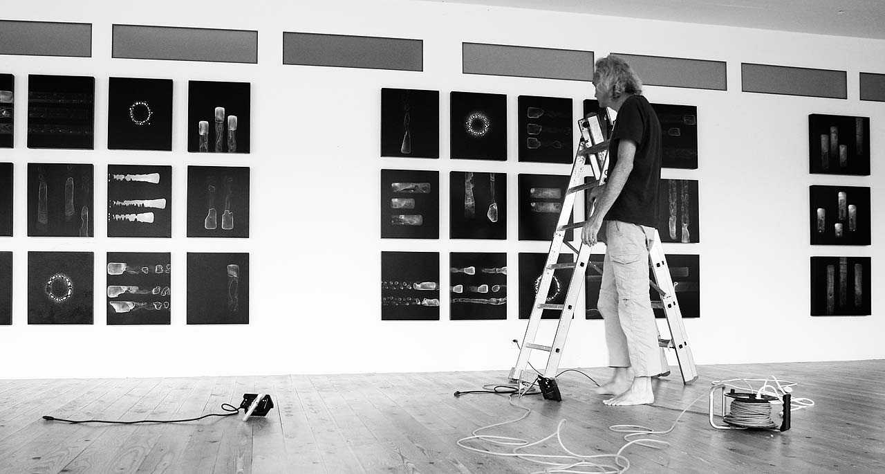 Unique black and white paintings by the swiss artist Stefan Pluess